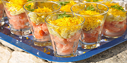 Tartare de saumon et œufs mimosa en verrines : Plaisir gustatif !