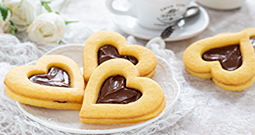 Biscuits en Forme de Cœur Fourrés à la Crème de Noisettes : Faciles !