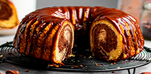 Gâteau Marbré avec Glaçage au Chocolat au Lait