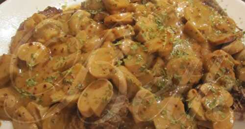 Côtelettes de Porc au Miel, Moutarde et Champignons / Costeletas de Porco com Molho de Mel, Mostarda e Cogumelos