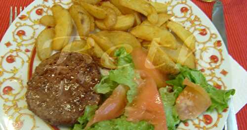 Hamburger avec Patatos et Salade fraîche