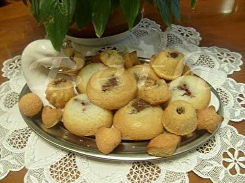 Miniaturas de Claras de Ovos Forradas com Chocolate e Coco / Miniatures aux Blancs d'Oeufs Fourré de Chocolat et Noix de Coco