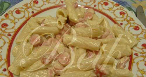 Pâtes Crèmeuses aux Bacon et Saucisses / Massa Cremosa com Bacon e Salchichas