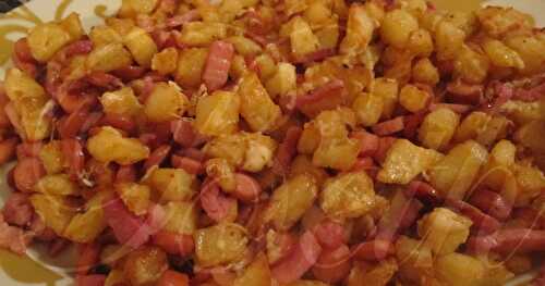 Rissoler aux Pommes, Saucisses et Lardons / Salteado de Salsicha com Batatas e Bacon