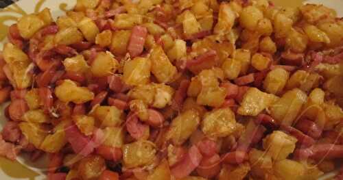 Rissoler aux Pommes, Saucisses et Lardons / Salteado de Salsicha com Batatas e Bacon