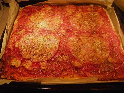 Pizza tomate jambon champignon emmental - Les Sucrés Salés de Lorie