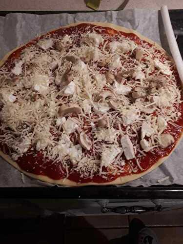 Pizzas chèvre coulis de tomate