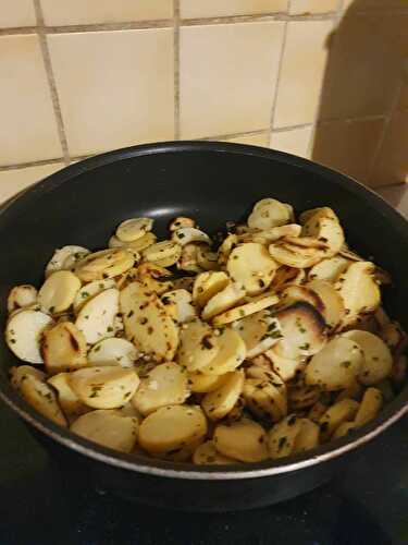 Pommes de terre sautées persillades et émincé de poulet façon basquaise
