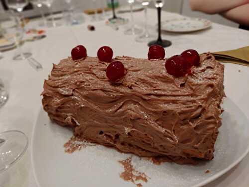 Bûche au chocolat et sirop de poires sans produits laitiers