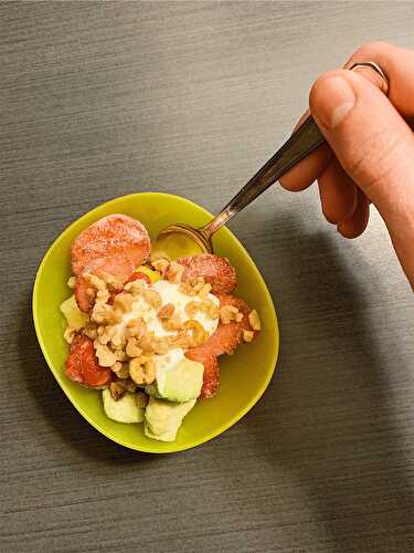 Collation rapide au yogourt et aux fraises