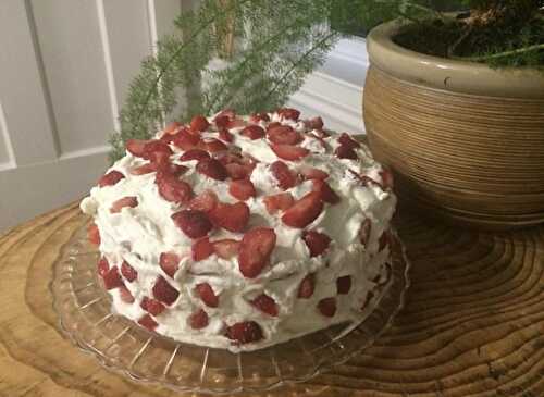 Gâteau au café et à la crème fouettée