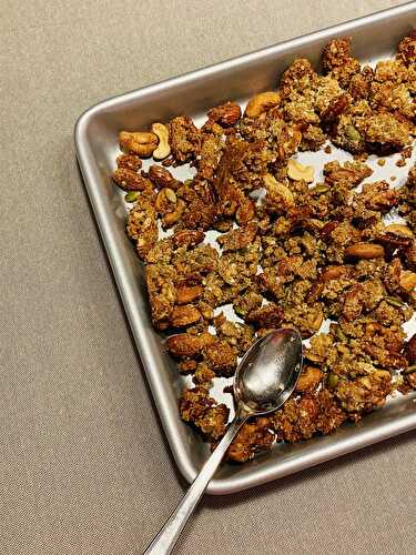 Granola aux noix et fruits séchés