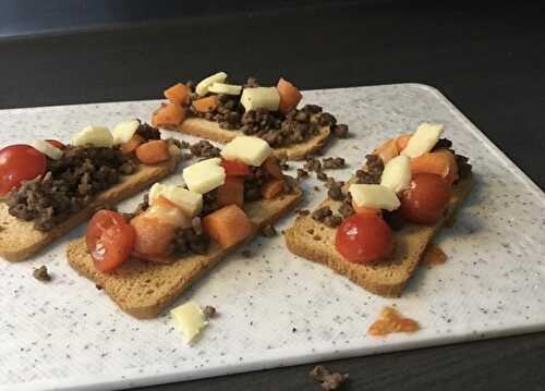 RECETTE (EXPRESS)-Canapés de boeuf haché, tomates cerises, carottes, miel et fromage