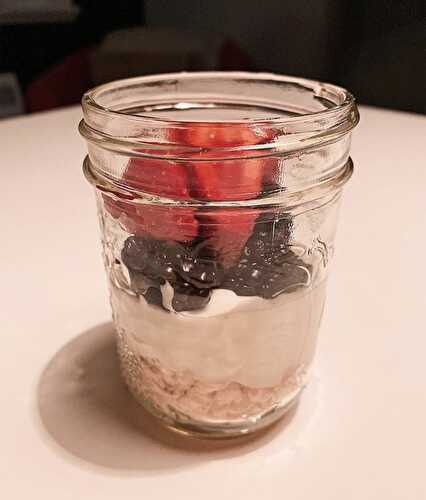 Verrine de riz soufflé, yogourt et petits fruits