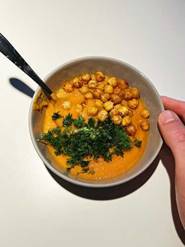 Potage à la citrouille, carottes et courge Butternut