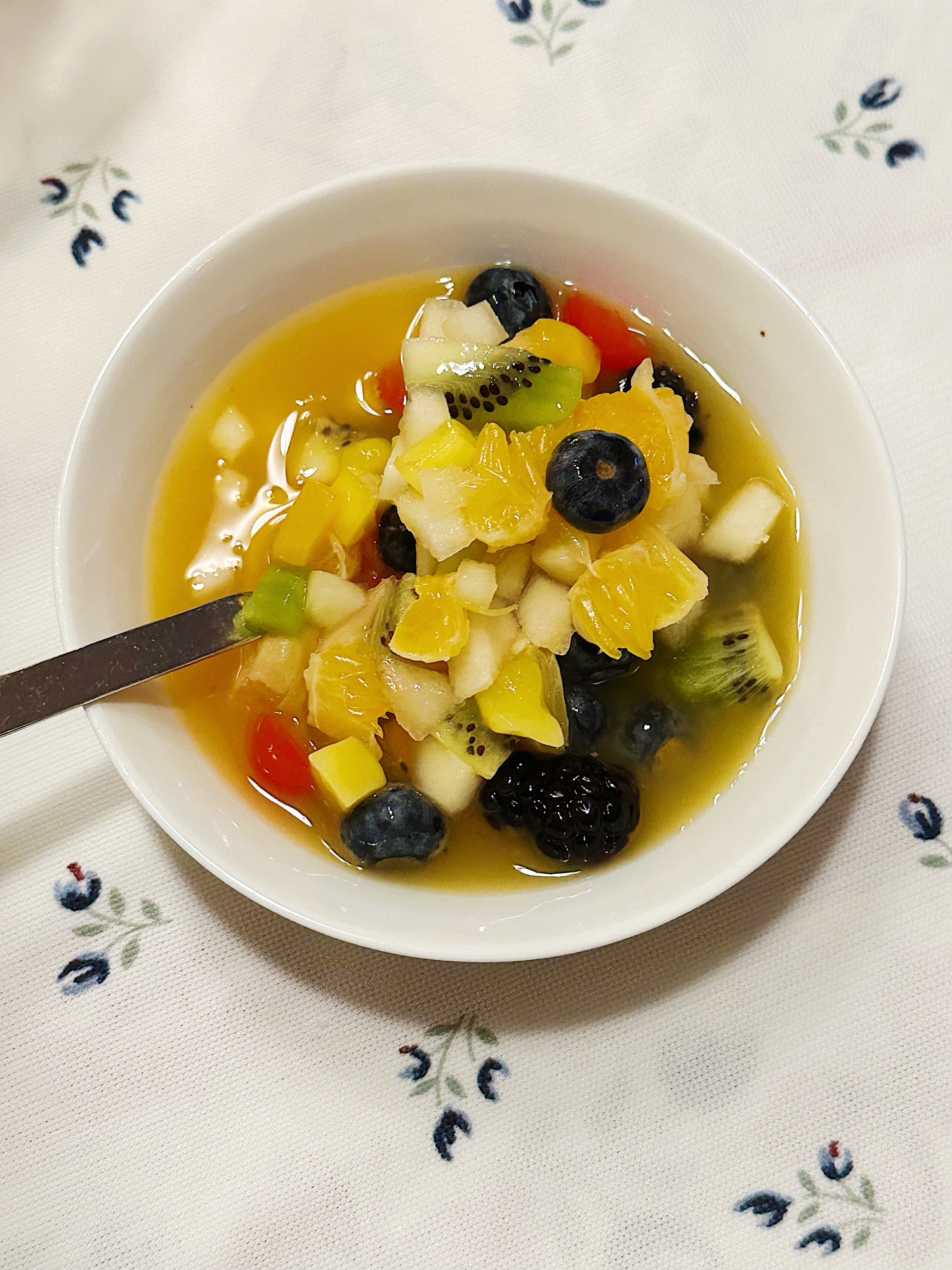 Salade de fruits à la clémentine, kiwis et bleuets