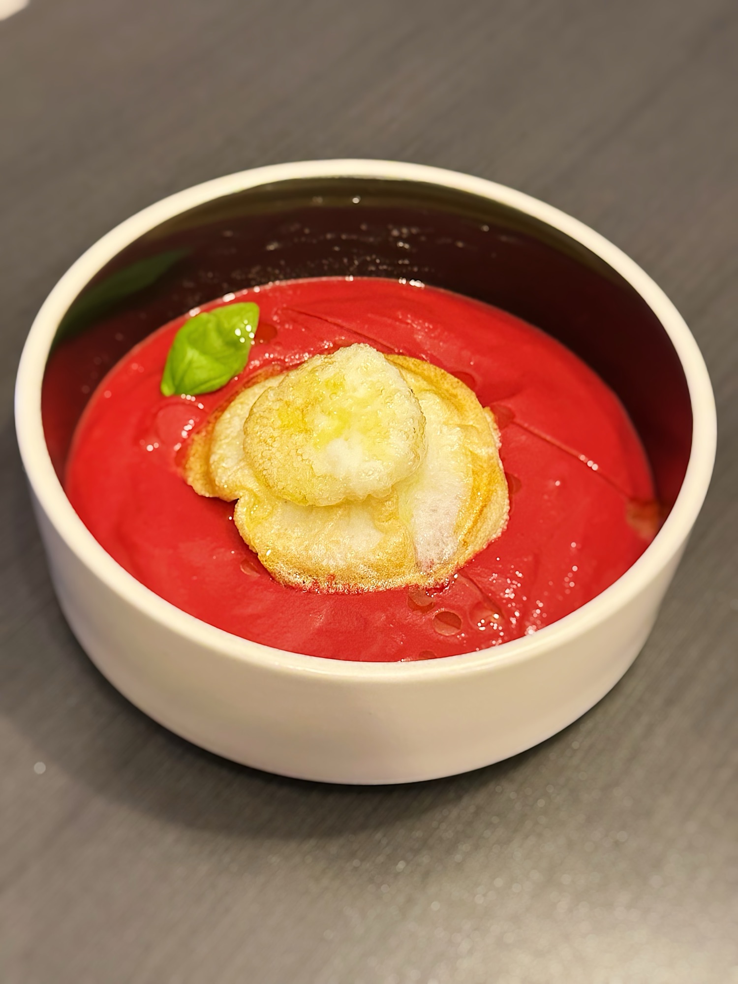 Crème de betterave au basilic et œuf soufflé - Les Zackardises