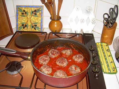 BOULETTES A LA SAUCE TOMATE