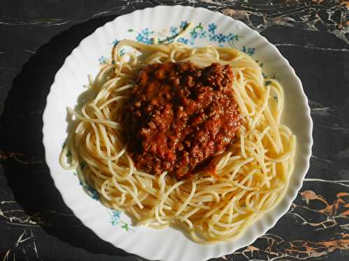 SPAGHETTI A LA BOLOGNAISE