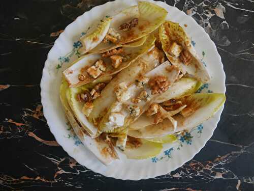 SALADE D'ENDIVES, NOIX, ROQUEFORT