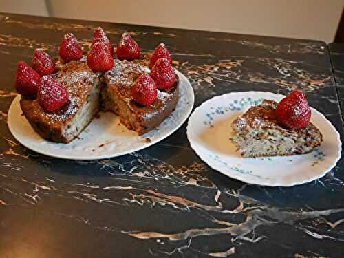 GÂTEAU AUX FRAISES ET AU YAOURT