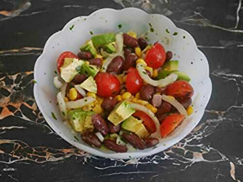 SALADE D'HARICOTS ROUGES, MAÏS ET AVOCATS