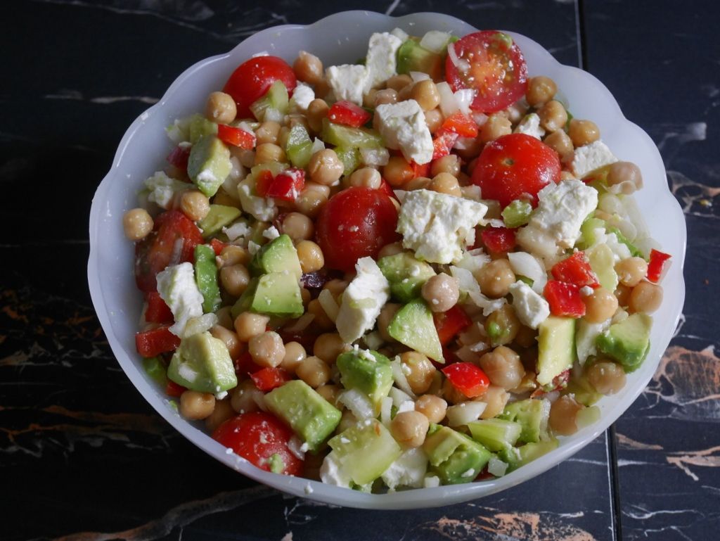 SALADE DE POIS CHICHE ET TOMATES CERISES