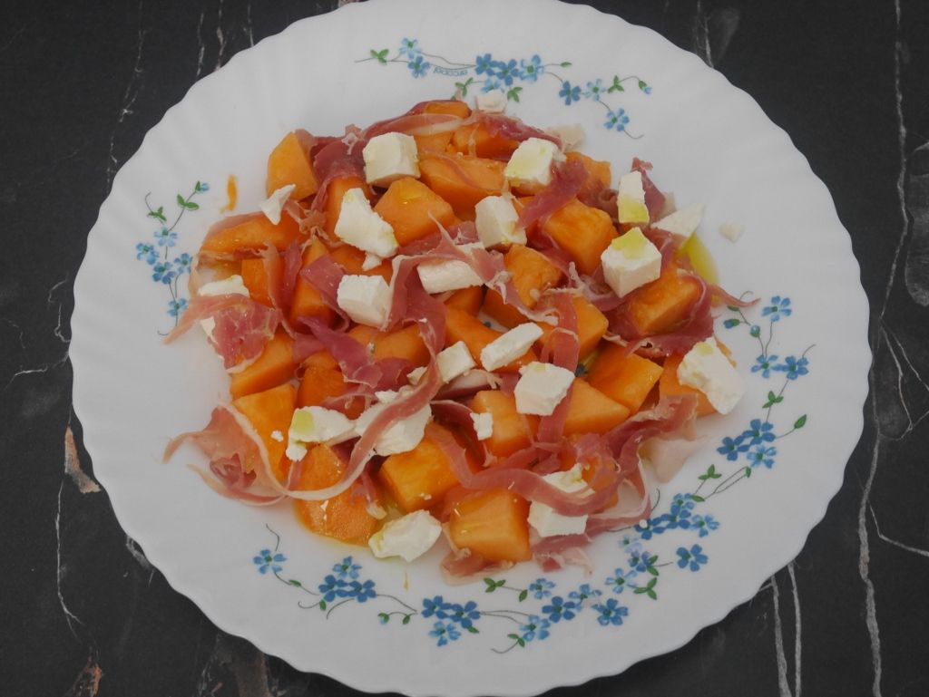SALADE DE MELON, JAMBON CRU ET FETA