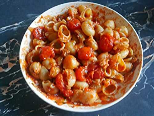 PATES A LA SAUCE TOMATE ET BASILIC