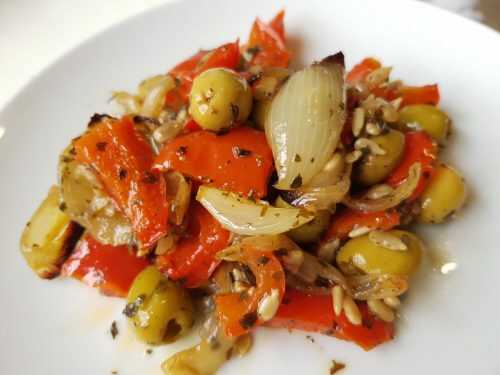 Salade cuite de poivrons rôtis aux oignons et olives vertes #Version 1 - Lily Gourmandises