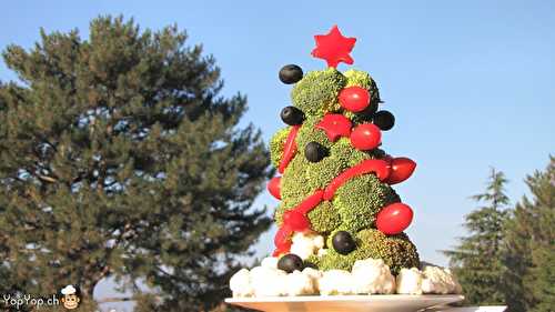 Sapin de Noël en brocoli comme support d'amuse bouche