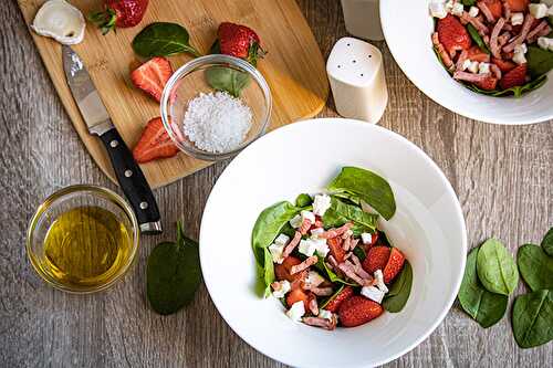 Salade de pousses d'épinards et fraises