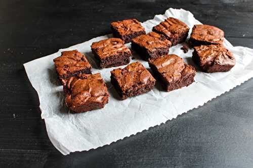 Brownie 100 % chocolat, fondant et croustillant ~ Litchi & Vanille