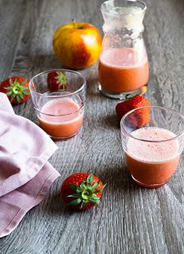 Jus pommes fraises menthe rafraîchissant