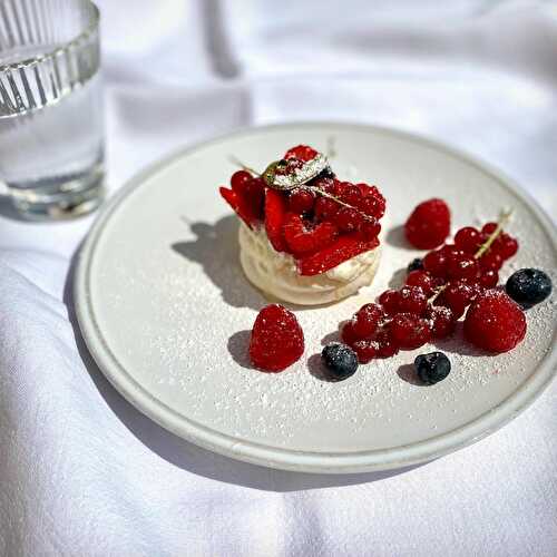 Minis pavlovas aux fruits rouges