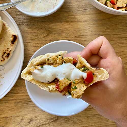 Pitas au poulet et salade d'herbes