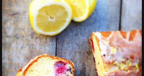 Cake citron aux myrtilles et aux framboises
