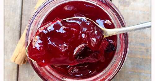 Confiture prunes et poires (dans l'armoire)