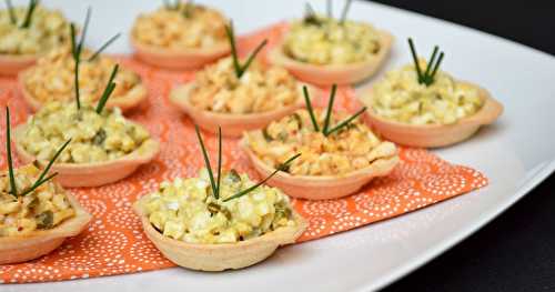 Apéro time ! Petites cocottes croustillantes aux oeufs durs et câpres, curry et piment d'Espelette