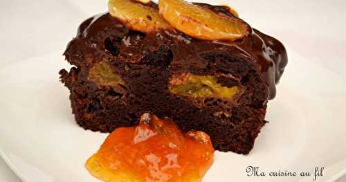Cake moelleux au chocolat noir et clémentines, épicé aux baies de Timur
