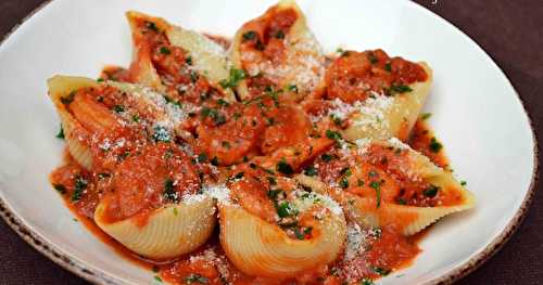 Conchiglioni farcis à la sauce tomate et aux scampis