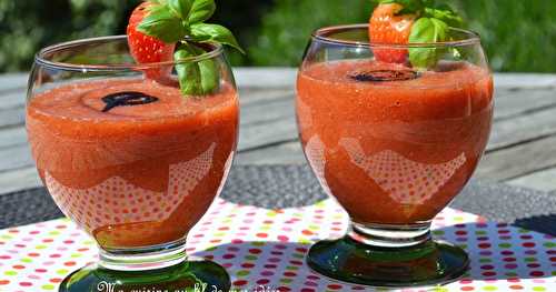 Gaspacho aux fraises, tomates et basilic