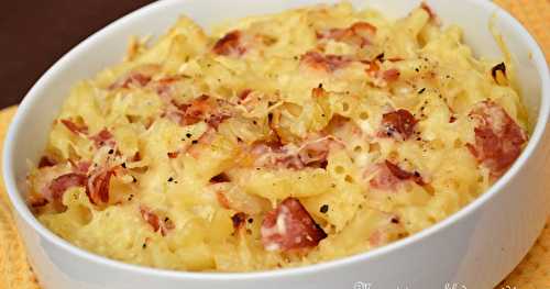 Gratin de macaroni aux oignons et à la pancetta