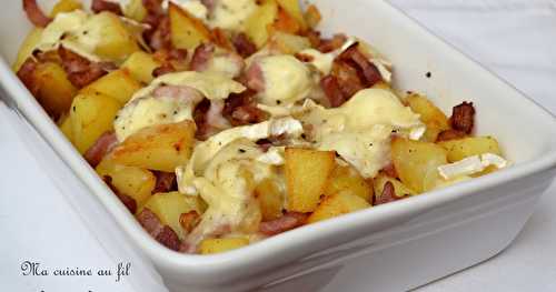 Gratin de pommes de terre aux oignons, lardons fumés et Camembert