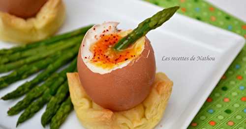 Oeuf à la coque sur son nid feuilleté, mouillettes d'asperges vertes !