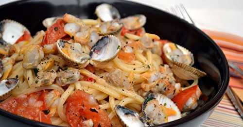 Pâtes chitarra aux coquillages, à la tomate et au citron