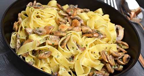 Pâtes fettuccine aux champignons poêlés à l'ail et persil