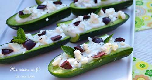 Petits concombres au yaourt grec façon "tzatziki", feta et olives noires