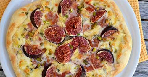 Pizza aux figues, jambon cru, cambozola et pistaches...
