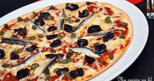 Pizza-wrap aux anchois, olives et câpres